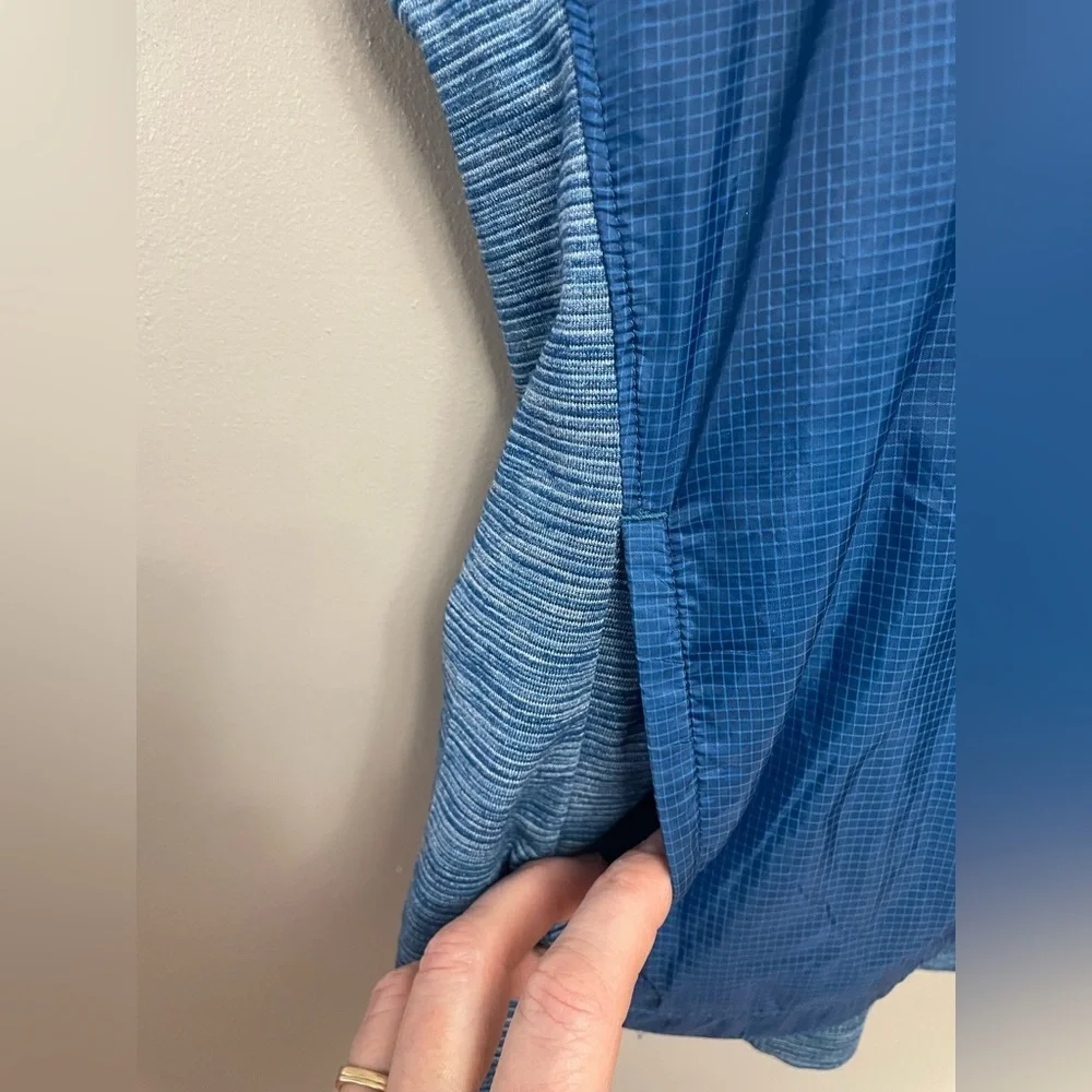 Nike women’s size medium Hyperlift Tour Performance Blue Vest